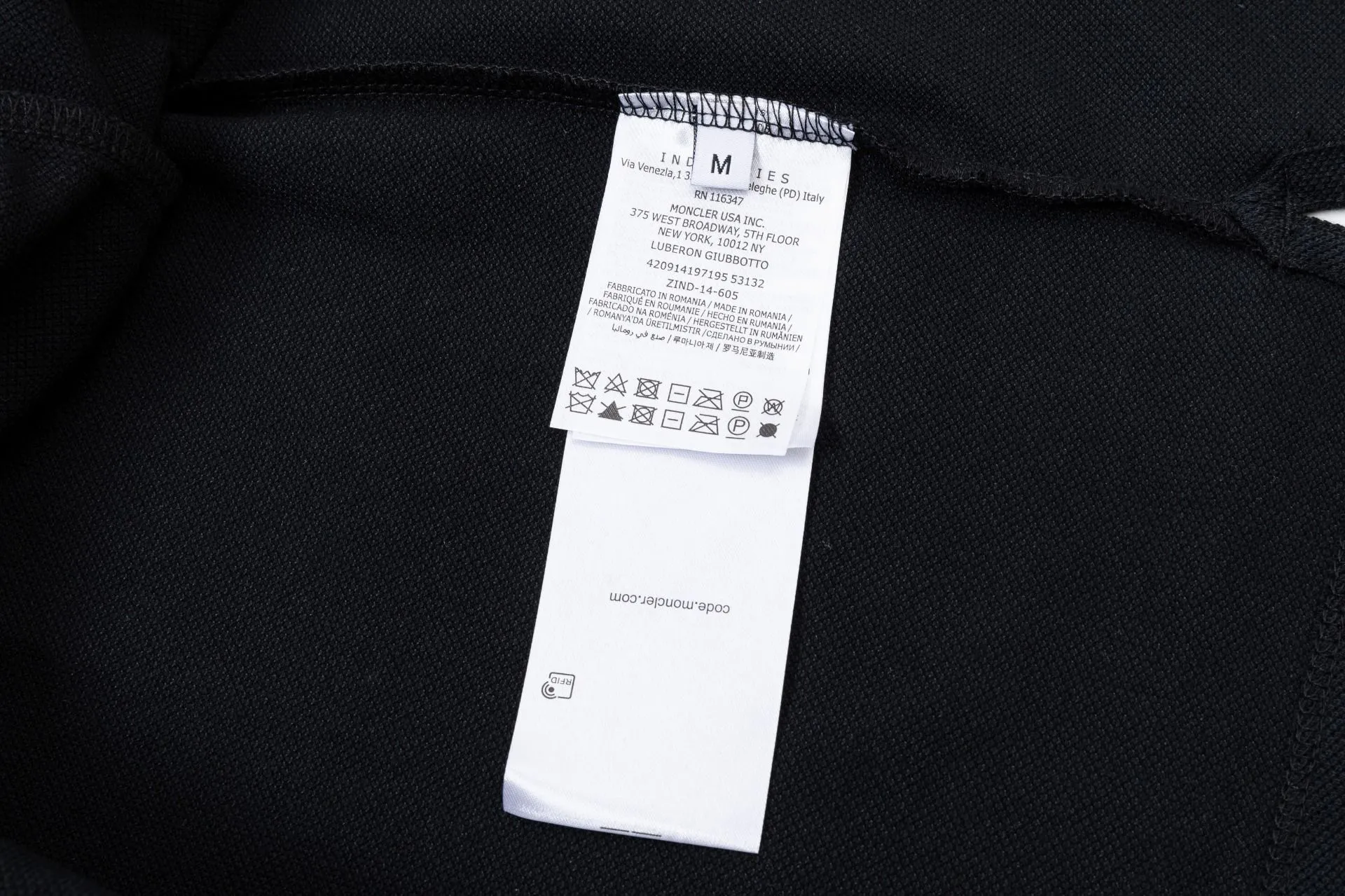 Moncler POLO Polo Polo Classic ， 。 Polo ， Classic 。Classic ， 。 。 ：Black White Navy Blue Size：MLXLXXL